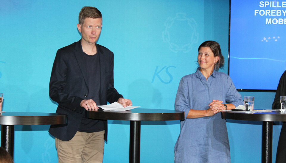 FUB-leder Einar Olav Larsen og hovedtillitsvalgt Jenny Therese B. Echholt i Utdanningsforbundet Kristiansand deltok på arrangementet til Partnerskap mot mobbing under Arendalsuka.