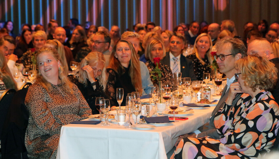 Linnea natur- og gårdsbarnehage ble kåret til Årets barnehage 2023 under PBL lederkonferanse. Fra venstre Rikke Aaser, Tonje Jørgensen, Vibeke Nøkleby, Henrik Torgersen og Marita Klund.