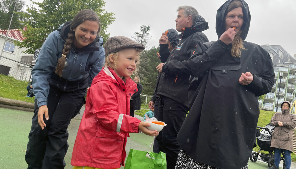Barnehagesjef i Trondheim kommune, Marianne Bruket, deltok på feiringen av Grønn Barneby-prisen i Bergheim barnehage.