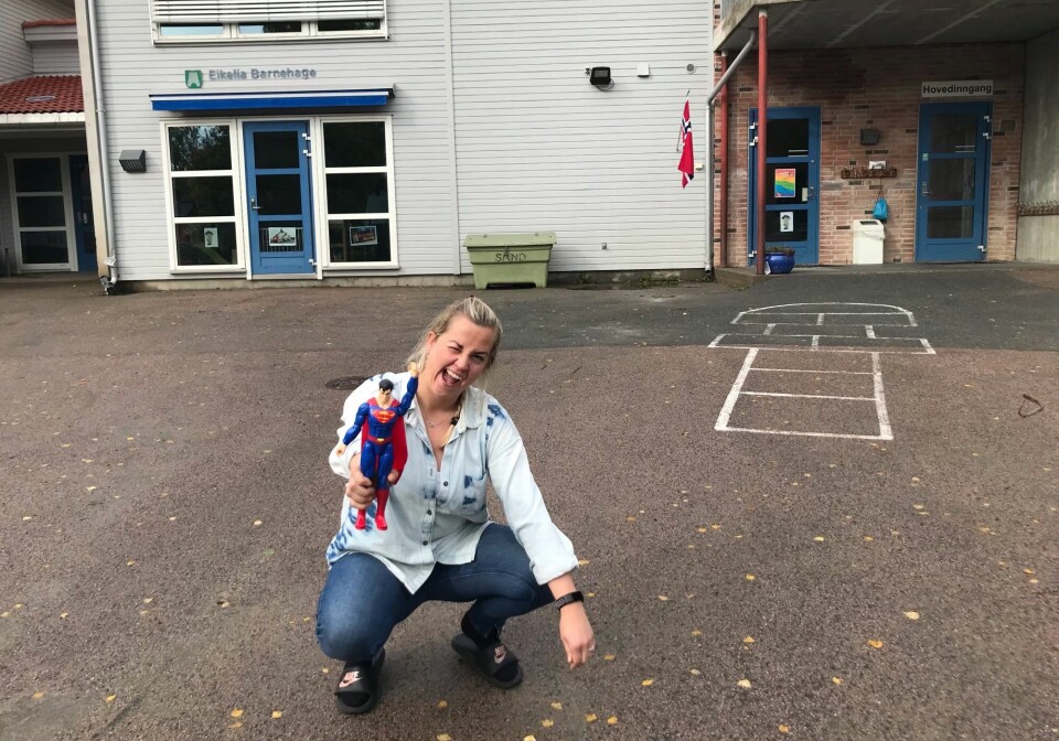 Tina Frog Stangeland jobber på avdelingen til Magnus, og var en av de som opplevde dramatikken. Og fikk superhelt i gave fra mamma og pappa. Tina Frog Stangeland jobber på avdelingen til Magnus, og var en av de som opplevde dramatikken. Og fikk superhelt i gave fra mamma og pappa.