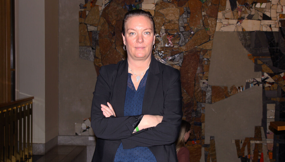 Hege Bae Nyholt (R).