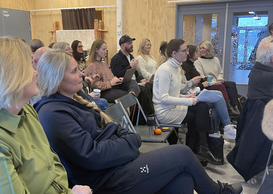 Over 30 barnehageeiere og -ledere møttes i Moholt barnehage denne uken - for å danne felles front mot regjeringens forslag til nye regler. Paal Christian Bjønnes ledet an da over 30 barnehageeiere og -ledere møttes i Moholt barnehage denne uken.