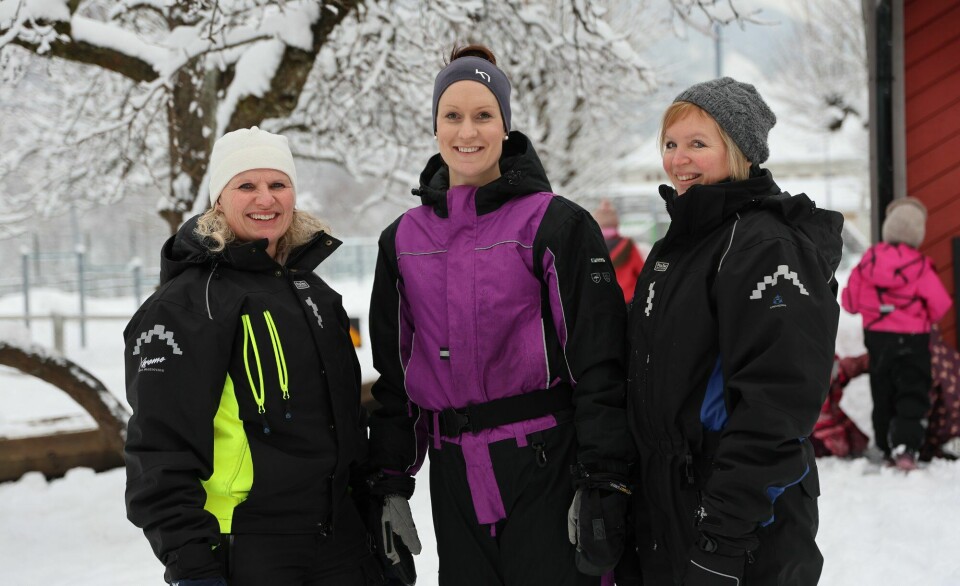 Både for styrer Kari Elisabet Saue Lund og de to pedagogiske lederne Randi Grjotland og Anbjørg Skare har hverdagen blitt bedre med økt bemanning.
