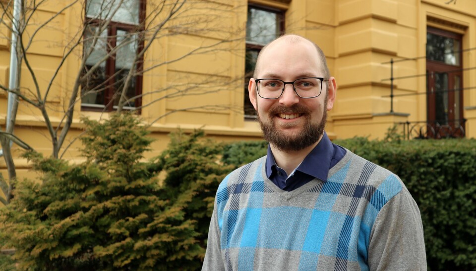 Asbjørn Gutubø Håkonseth er rådgiver og ansvarlig for IKOs barnehagenettverk. Han har også skrevet boken Kristne høytider i barnehagen: Fortellinger og metoder til jul, påske og pinse.