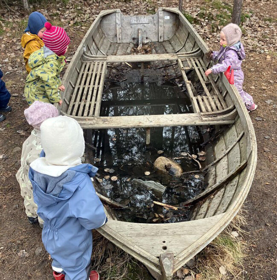 Oi! Dette var bakvendtland! 😂Havet er i båten, og der bor det en hai🐋 Oi! Dette var bakvendtland! 😂Havet er i båten, og der bor det en hai🐋
Hestehoven og Mosseliten familiebarnehage.