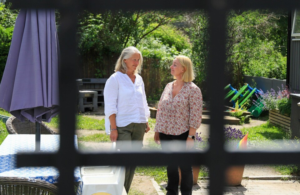 Lena Susanne Moland og Hege Frøyland i Hestehoven og Mosseliten familiebarnehage på Nesodden har sin siste arbeidsdag i barnehagen fredag 28. juni. Nå stenger de dørene. Lena Susanne Moland og Hege Frøyland i Hestehoven og Mosseliten familiebarnehage på Nesodden.
