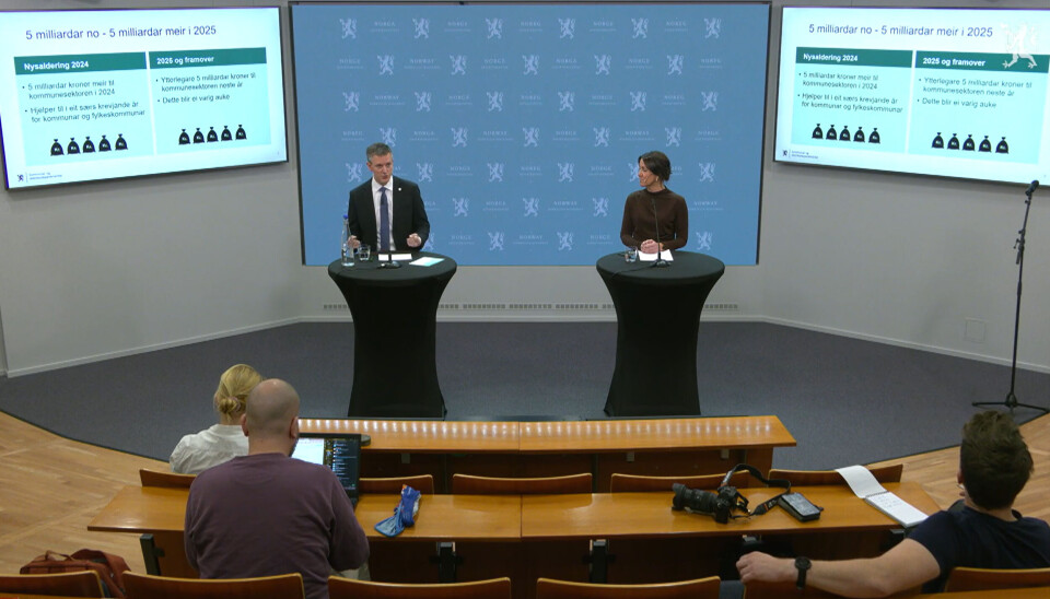 Statsrådene Erling Sande (Sp) og Tonje Brenna (Ap) holdt pressekonferanse sammen fredag.