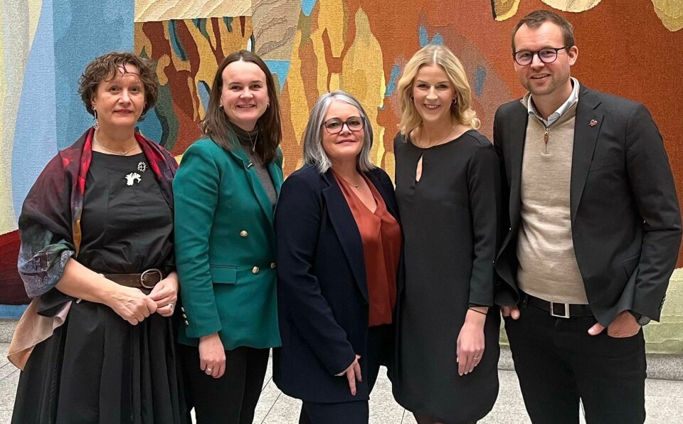 Irene Ojala (Pasientfokus), Marit Knutsdatter Strand (Sp), Kari-Anne Jønnes (H), Elise Waagen (Ap) og Kjell Ingolf Ropstad (KrF) kunne smile på Stortinget torsdag.