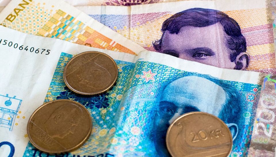 Maksprisen reduseres fra 2000 til 1200 kroner som følge av budsjettenigheten.