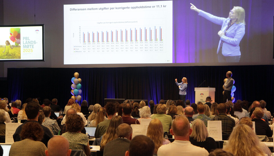 Astrid Nesland og Bjørn Brox i analyselskapet Agenda Kaupang la fram den ferske rapporten under PBLs landsmøte mandag.