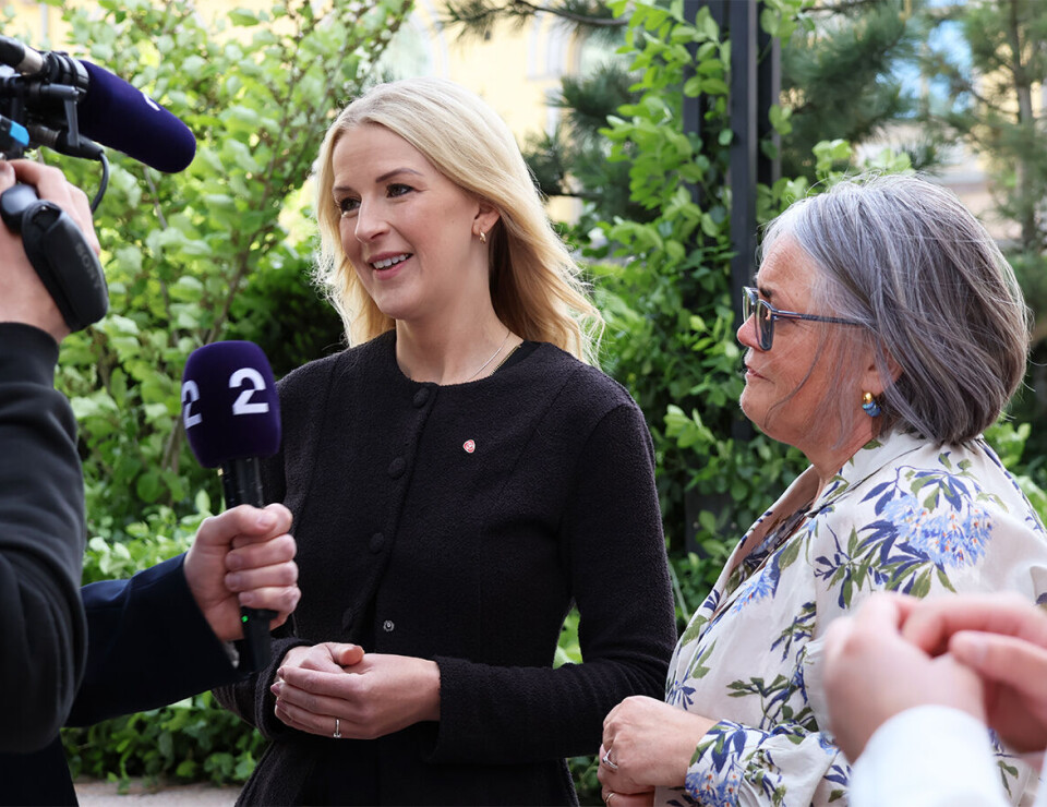 Elise Waagen (Ap) og Kari-Anne Jønnes (H) intervjues etter at enigheten var et faktum.