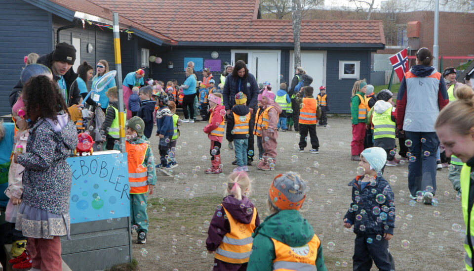 Rekordstor deltakelse i år. Såpebobler. Barnefestivalen 2025. Asphaugen barnehage
