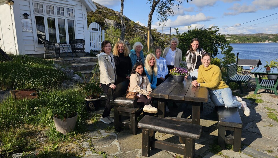 De ansatte i Langøy friluftsbarnehage og eier Lise Lauvik (nummer fem fra venstre).