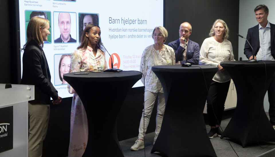 Barnehager og organisasjoner delte erfaringer med solidaritetsarbeid under Arendalsuka. Fra arrangementet Barn hjelper barn - hvordan kan norske barnehager hjelpe barn i andre deler av verden? Arrangert av PBL under Arendalsuka 2025. Hele panelet.