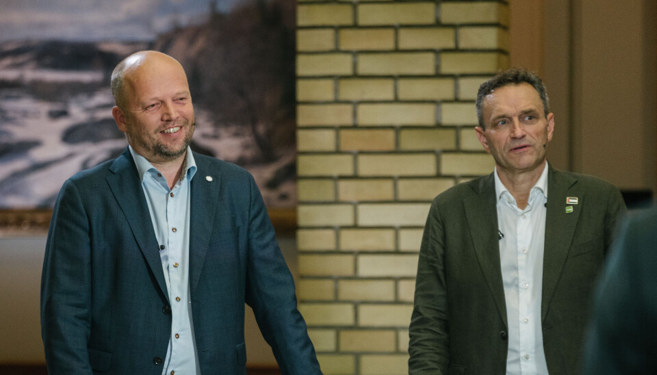 Trygve Slagsvold Vedum (Sp) og Arild Hermstad (MDG) under partilederrunden i vandrehallen under valgnatten 2025.